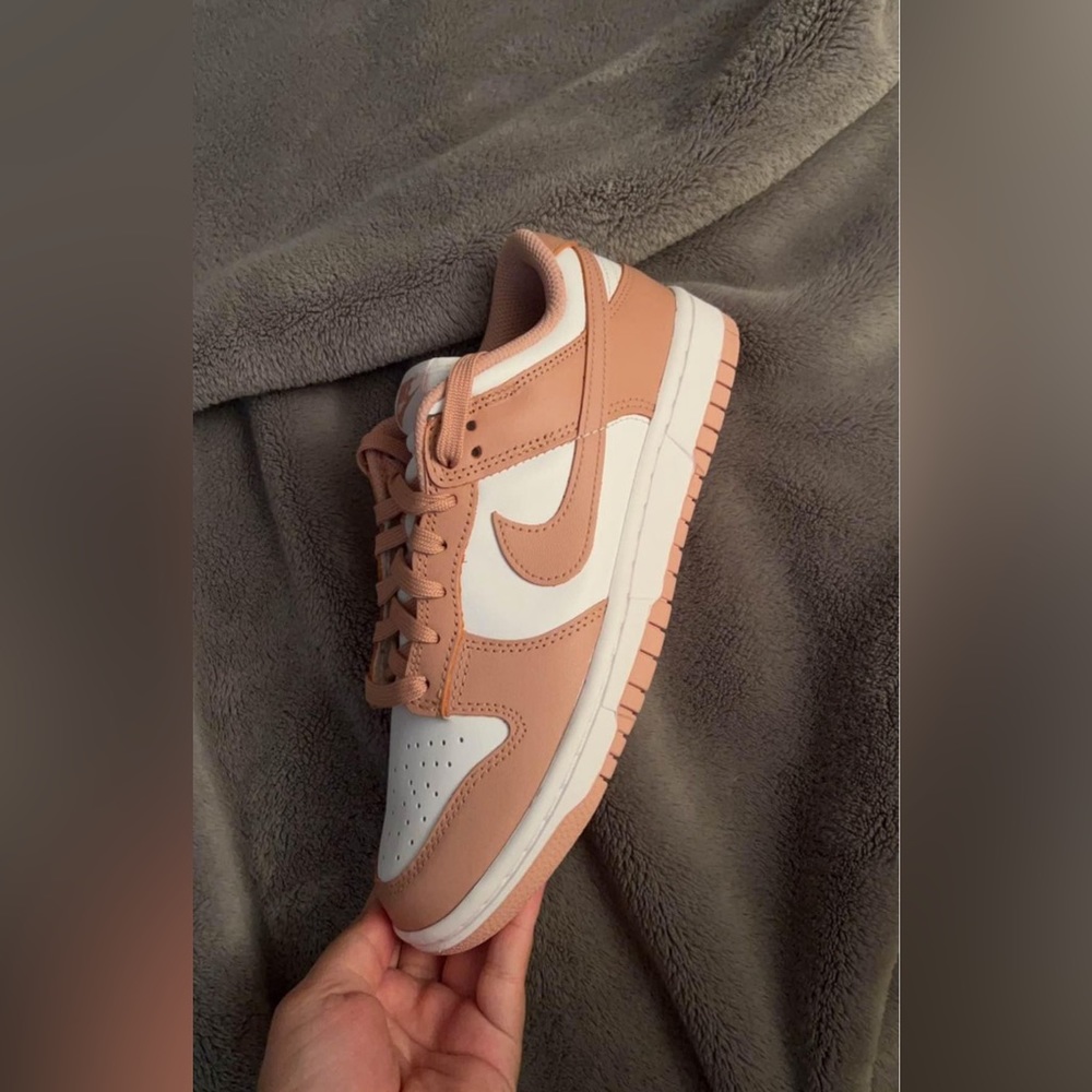 Nike Low Dunks - Picture 2 of 4